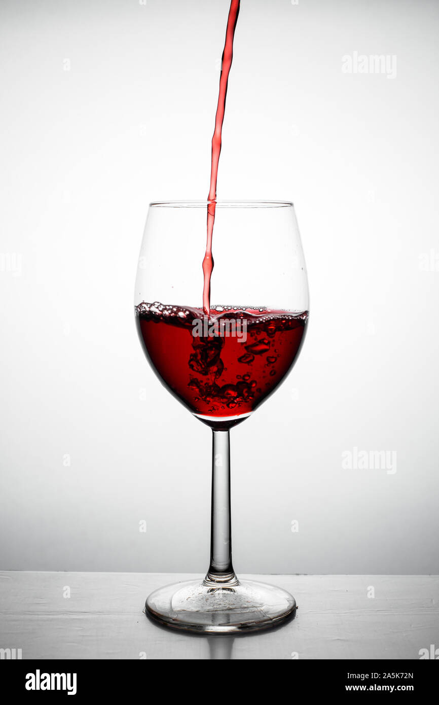 Spruzzata del vino rosso Foto Stock
