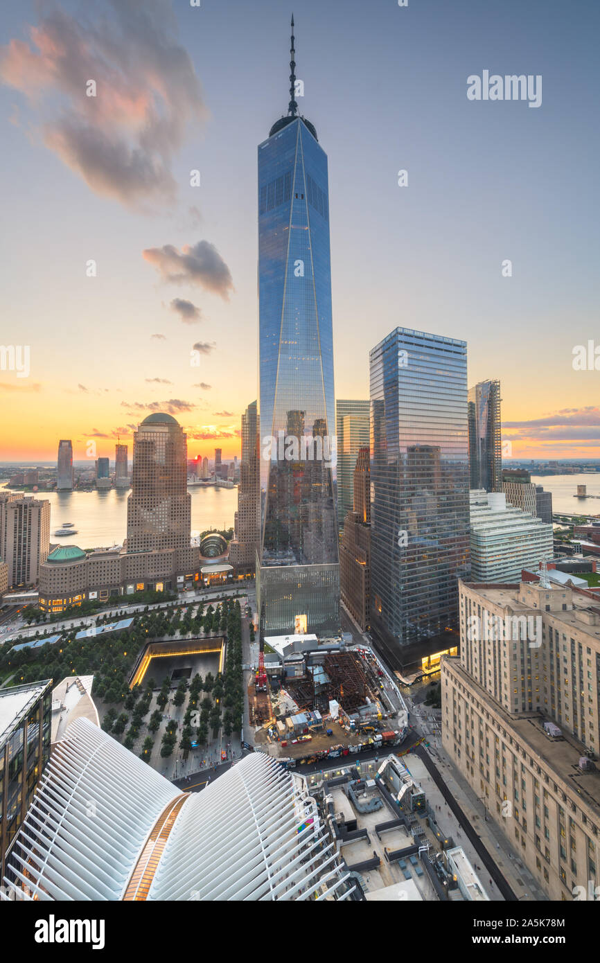 NEW YORK CITY - 4 agosto 2018: World Trade Center al crepuscolo in Lower Manhattan. Foto Stock