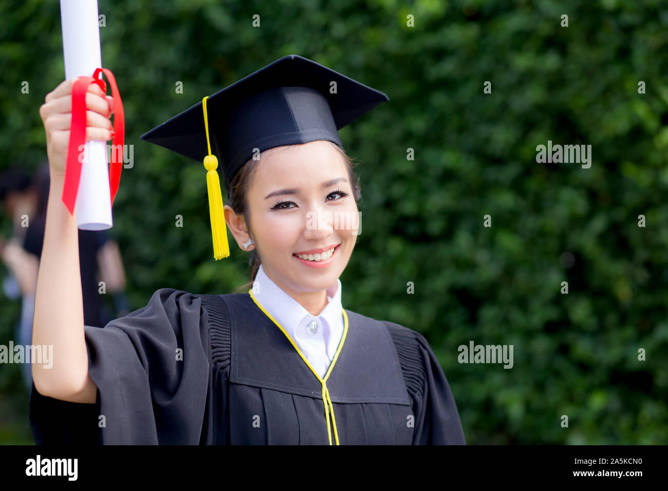 Felice studente laureato girl, congratulazioni - diploma di istruzione successo, il concetto di istruzione. Foto Stock