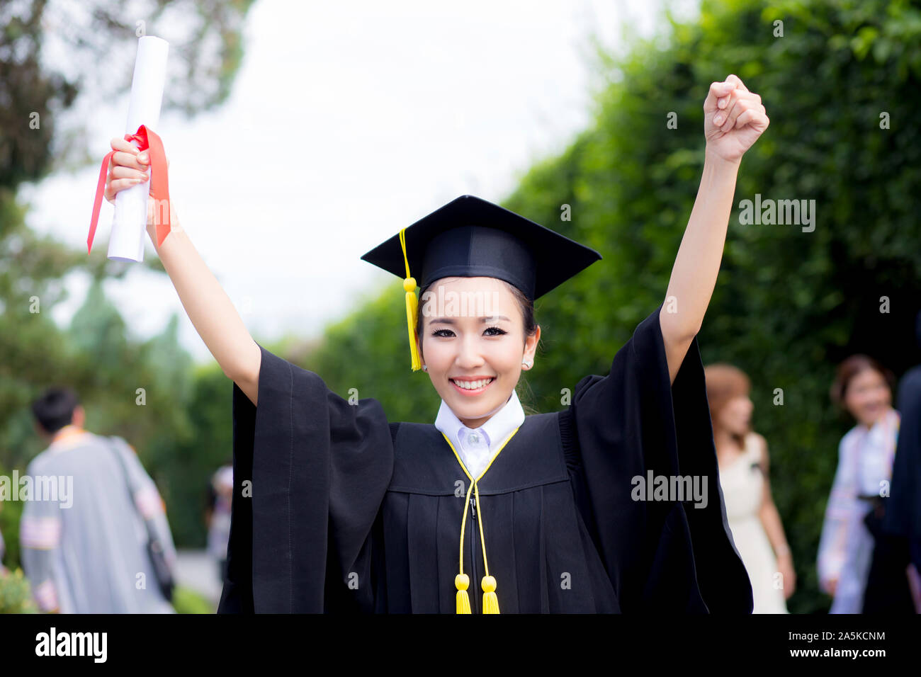 Felice studente laureato girl, congratulazioni - diploma di istruzione successo, il concetto di istruzione. Foto Stock