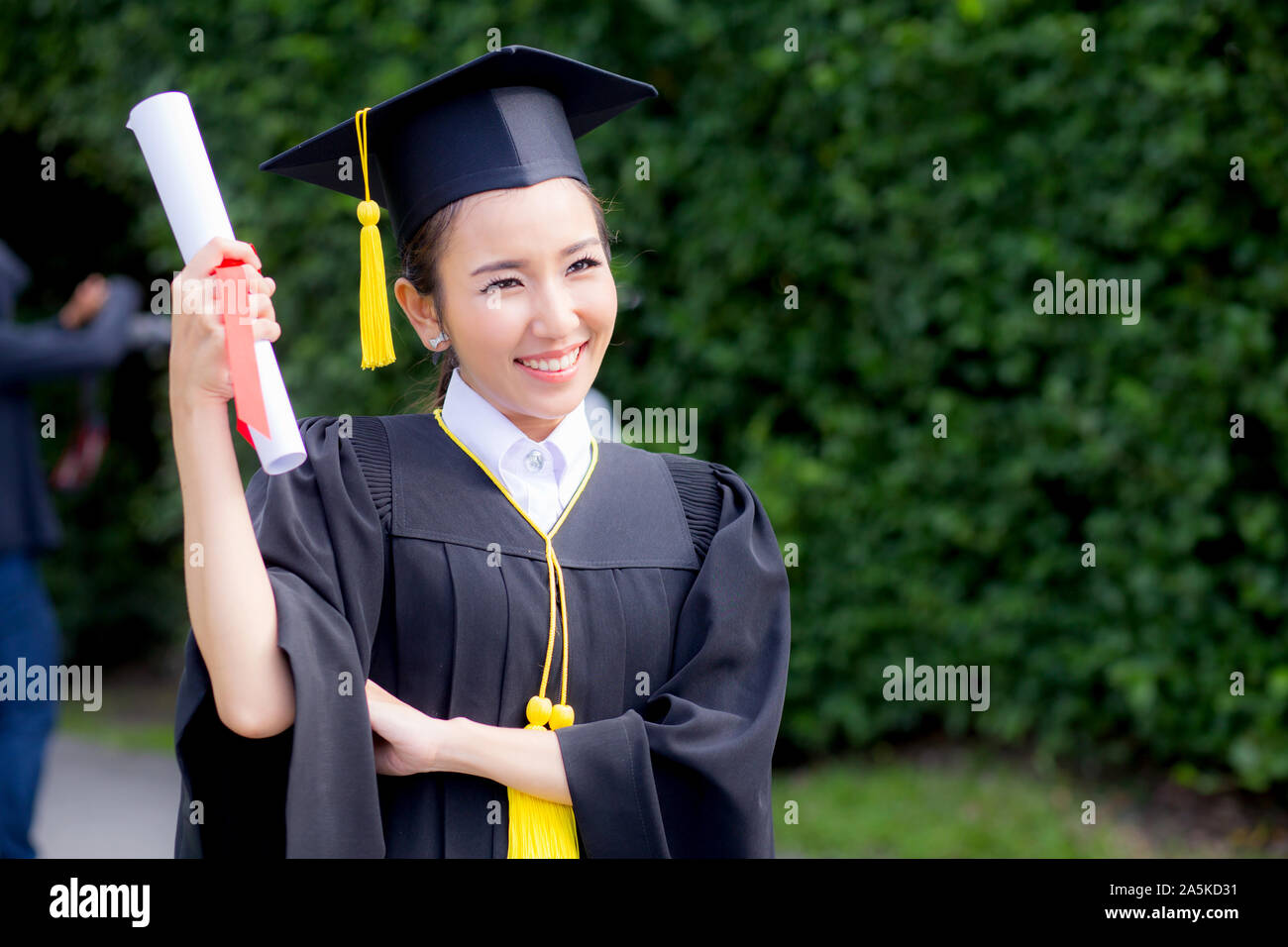 Felice studente laureato girl, congratulazioni - diploma di istruzione successo - concetto di istruzione. Foto Stock