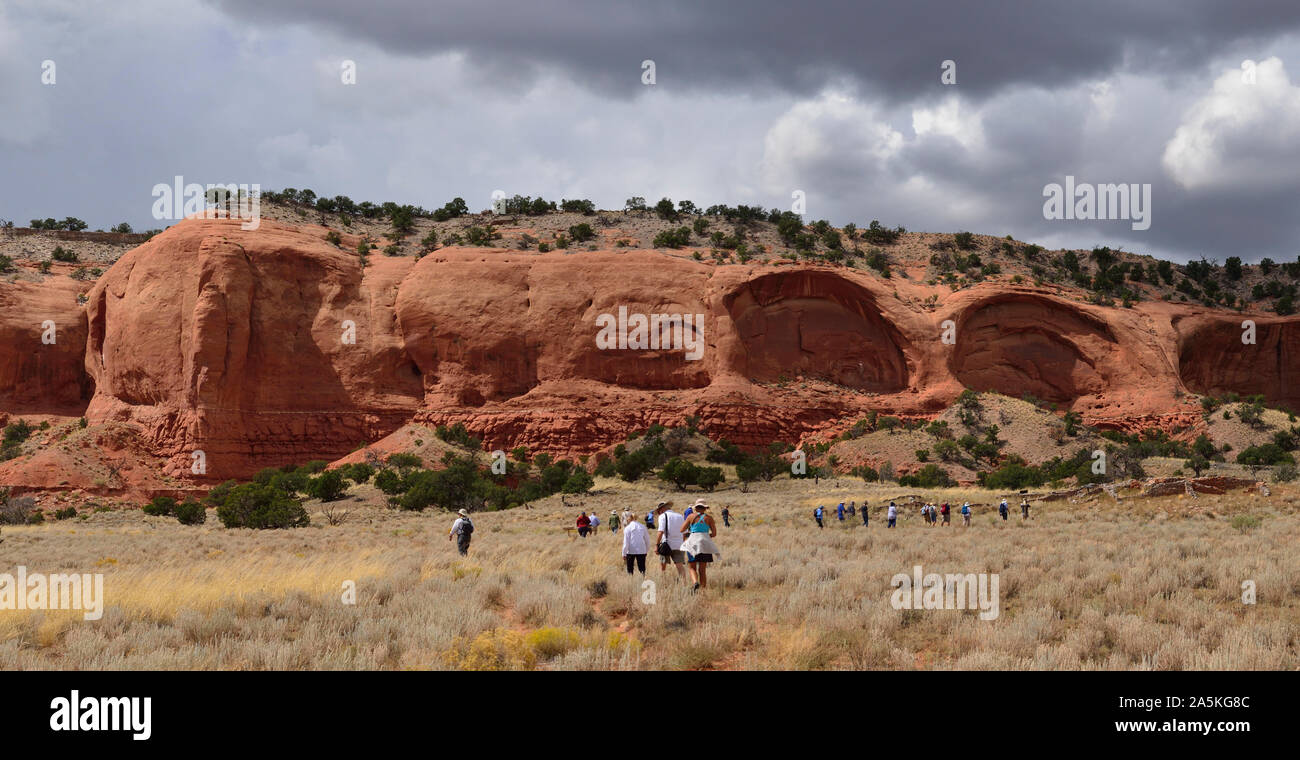 Il gufo gli occhi di pietra arenaria rossa Tecolote (Owl) Mesa, xi secolo Chacoan piccolo valore erratico, Casamero Pueblo, McKinley County, NM 190908 61200 Foto Stock