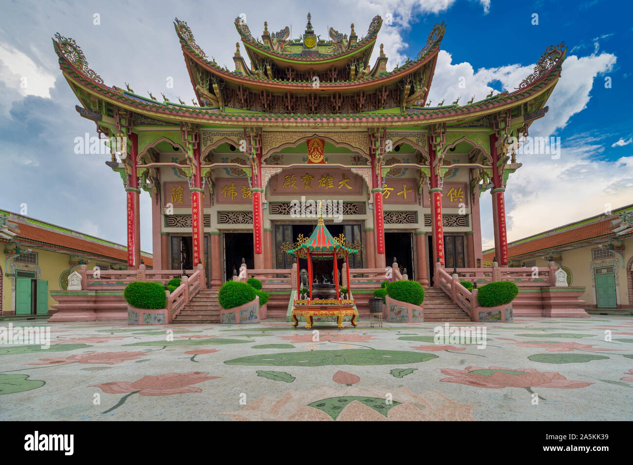 Bhoman Khunaram tempio, uno dei più bei templi Cinesi in Bangkok, costruito nel 1959. L'architettura è mescolato tra Cinese, Tibetana e Th Foto Stock