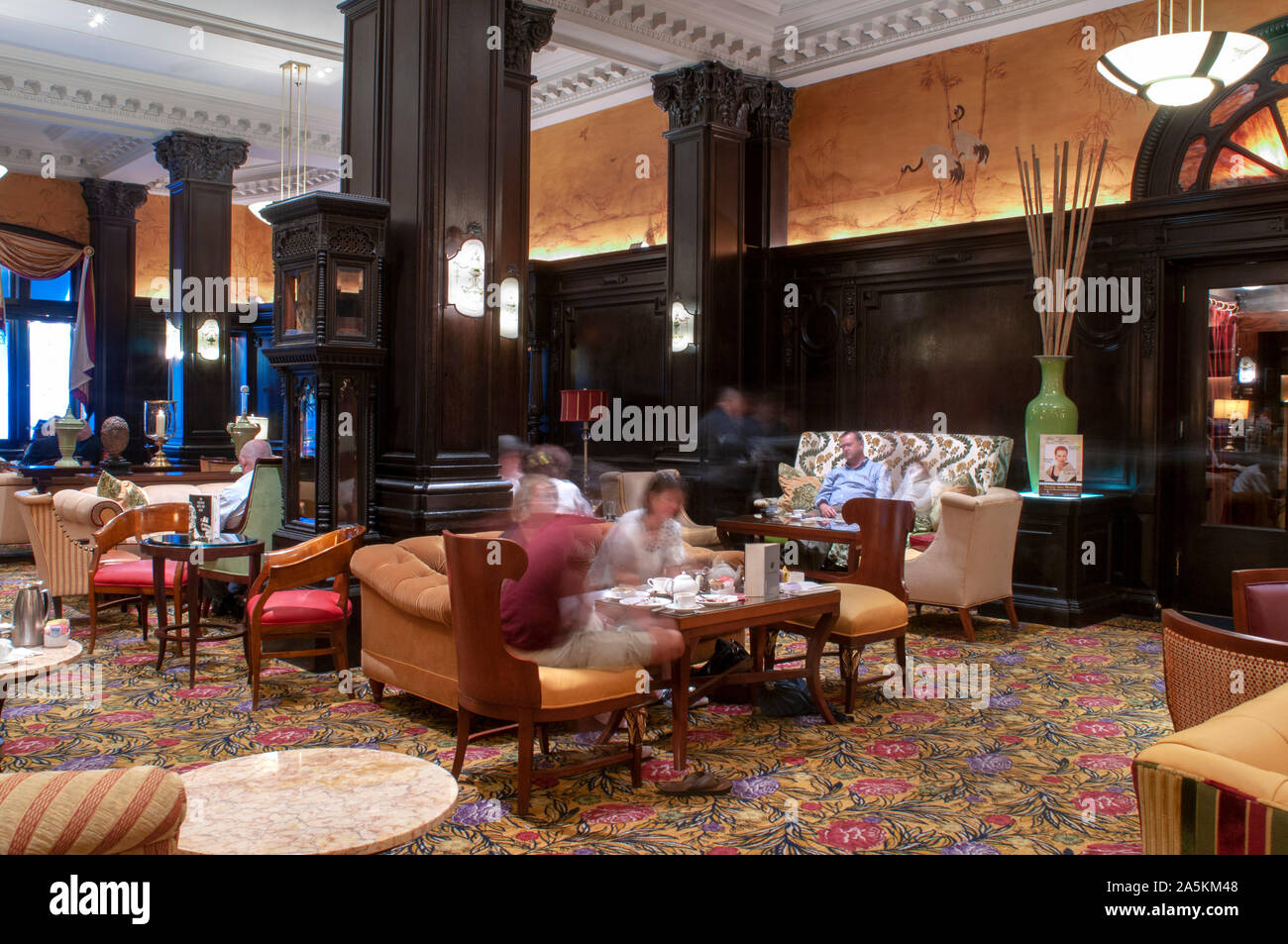 Sala del Algonquin hotel di New York City, nello Stato di New York, Stati Uniti d'America. L'albergo, che è designata a New York City Storico, è stato aperto nel 1902. Foto Stock