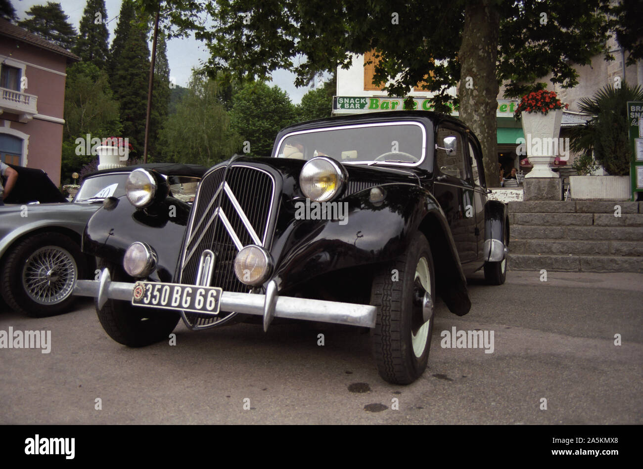 Citroen Avant trazione 11b normale a un classico auto da rally in Ax-les-Thermes Ariège, Occitanie, Francia Foto Stock