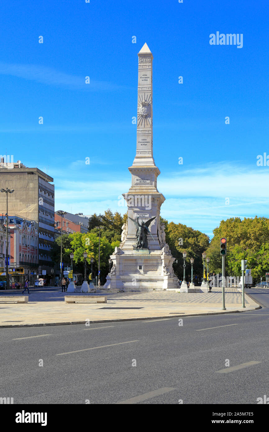 Monumento ai restauratori in piazza Restauradores, Lisbona, Portogallo. Foto Stock