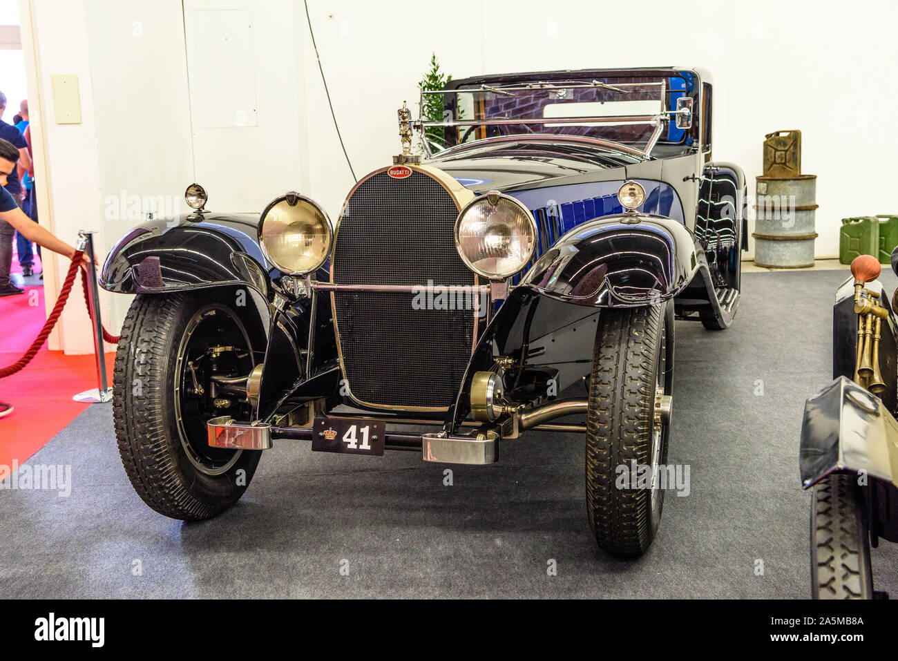 Francoforte, Germania - Settembre 2019: Nero Blu Scuro Bugatti Royale tipo 41 Coupe 1927 1933, IAA International Motor Show Auto fieristico. Foto Stock