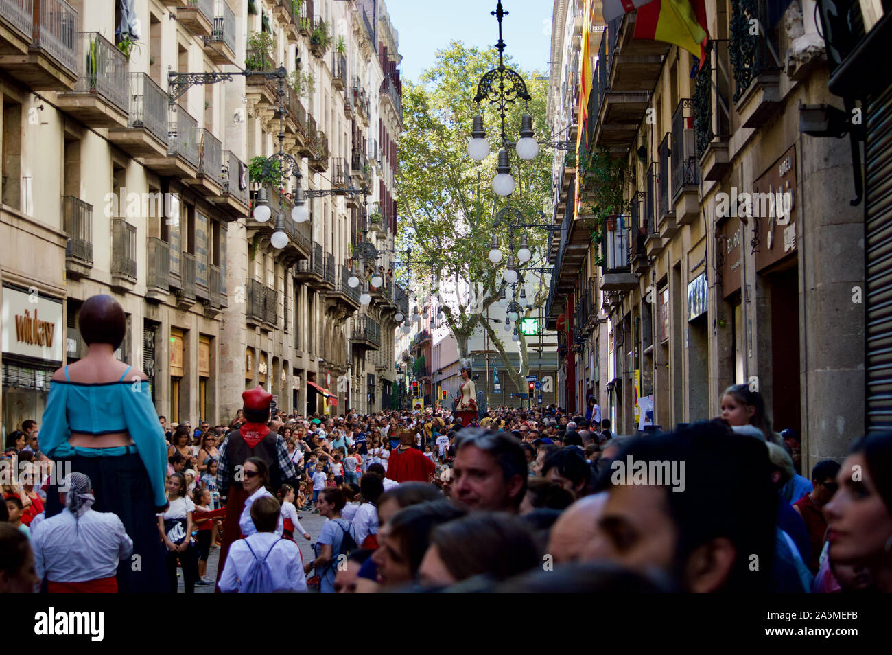 La Parata dei giganti durante la Merce Festival 2019 a Placa de Sant Jaume a Barcellona, Spagna Foto Stock