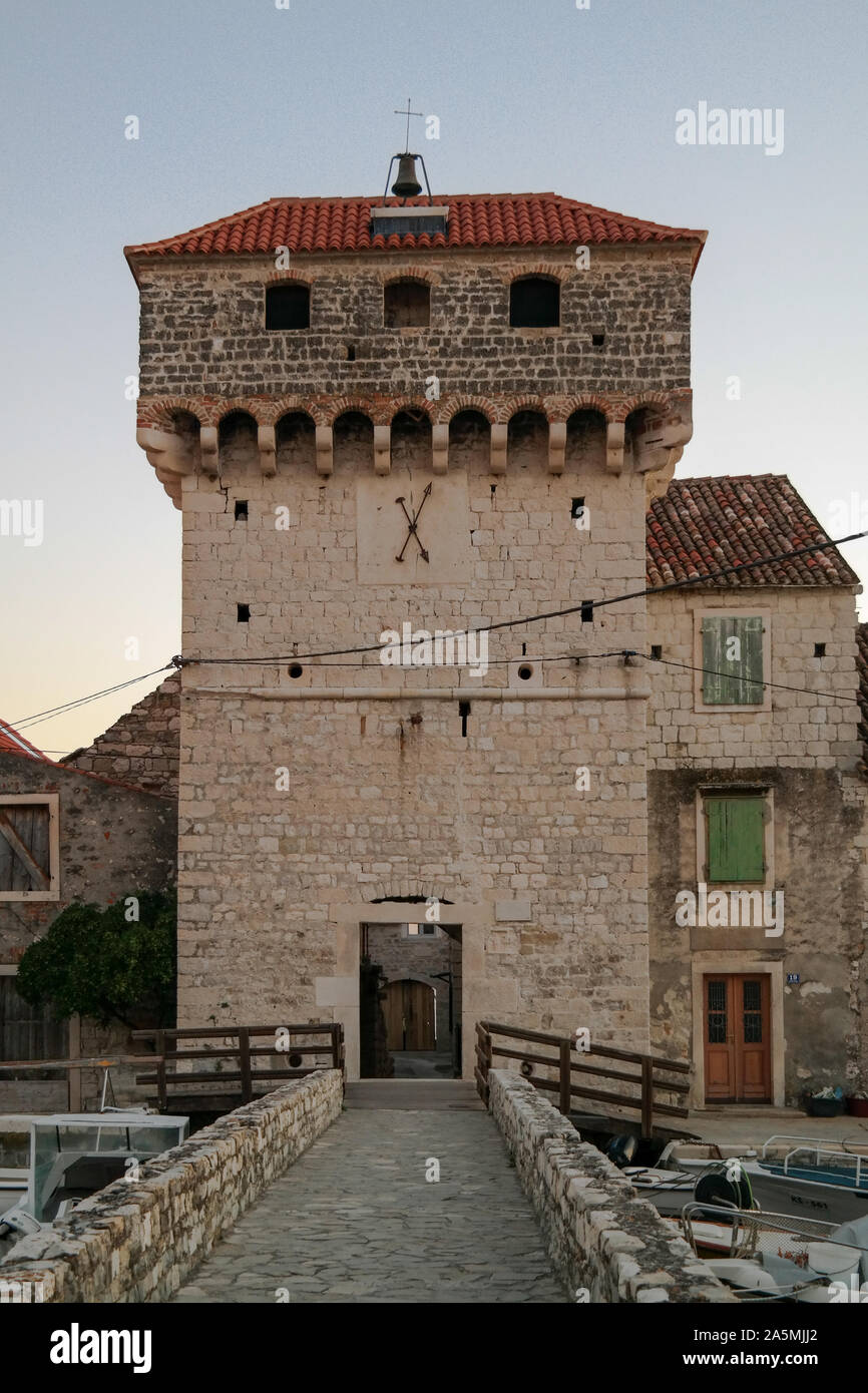 Kastical in Kastel Gomilica, Croazia. Il castello medievale, i muri di pietra Foto Stock