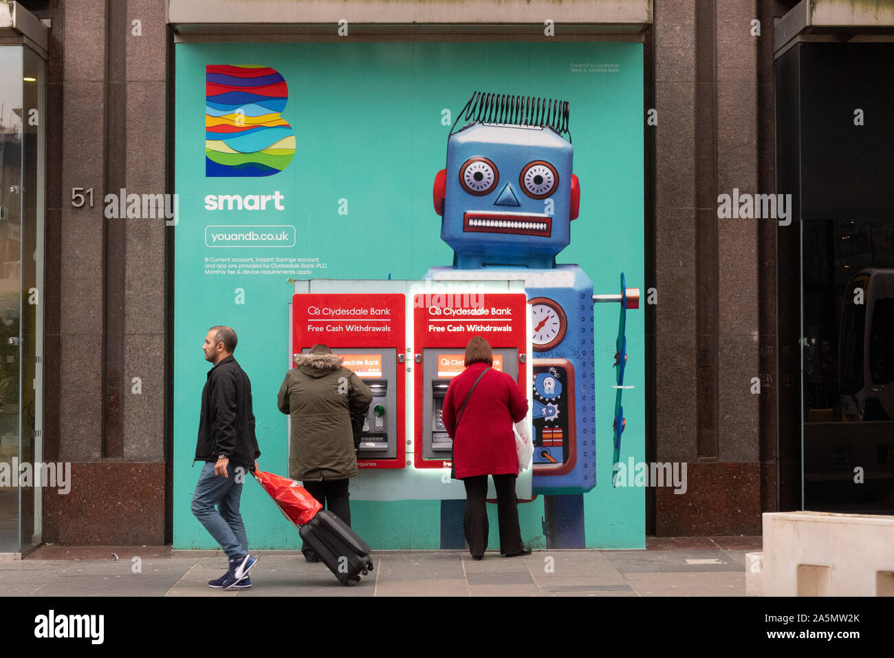 Clydesdale i bancomat di Glasgow City center advertising banche app-base B banking banking Foto Stock