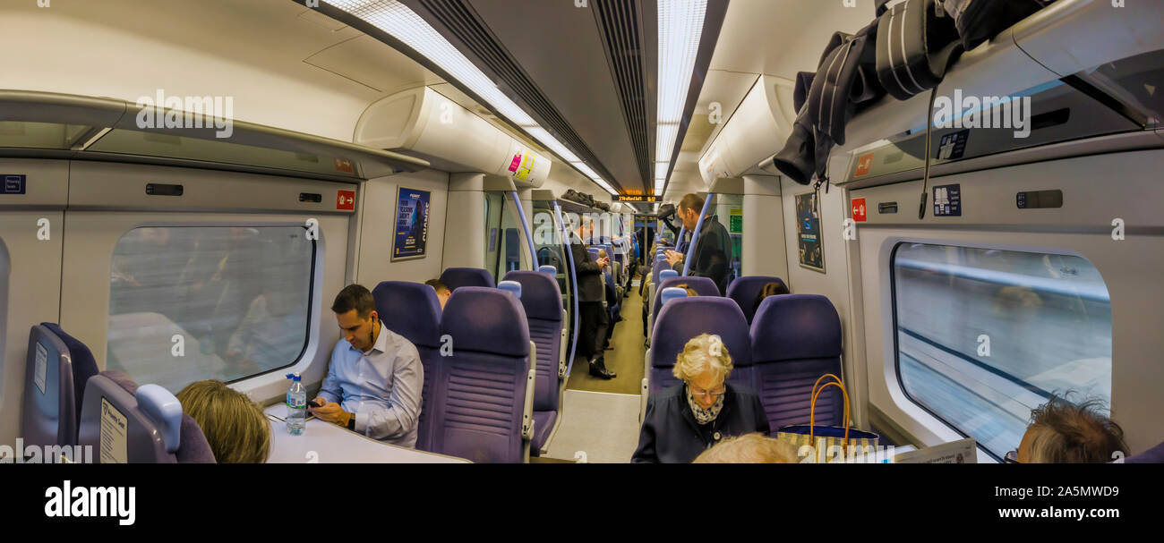 Pendolari,alta velocità,treni,giavellotto,Kent,a,la stazione di St Pancras,Londra Foto Stock