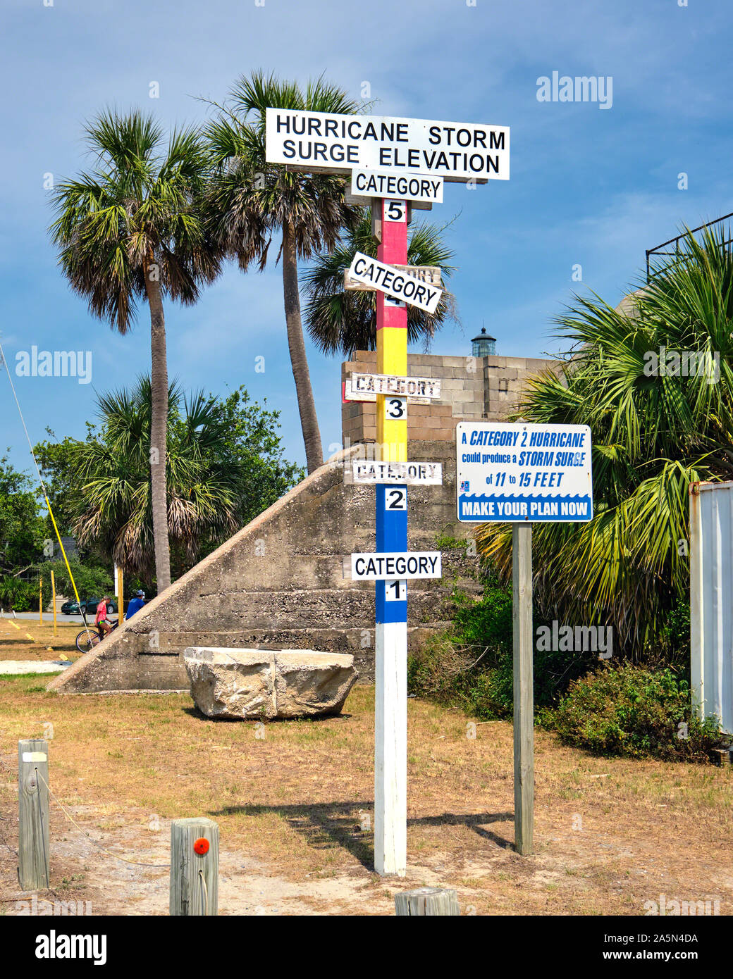 Storm Surge segno di elevazione, Tybee Island Beach, Georgia Foto Stock