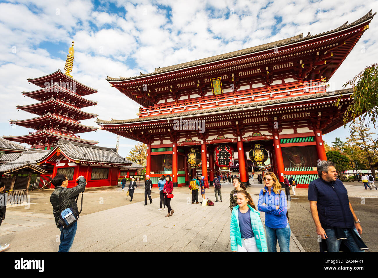 Tokyo, Giappone - 18 Ottobre 2018: Visita Turistica Sensoji, noto anche come Tempio di Asakusa Kannon è un tempio buddista situato nel Tempio di Asakusa. Si tratta di uno di Toky Foto Stock