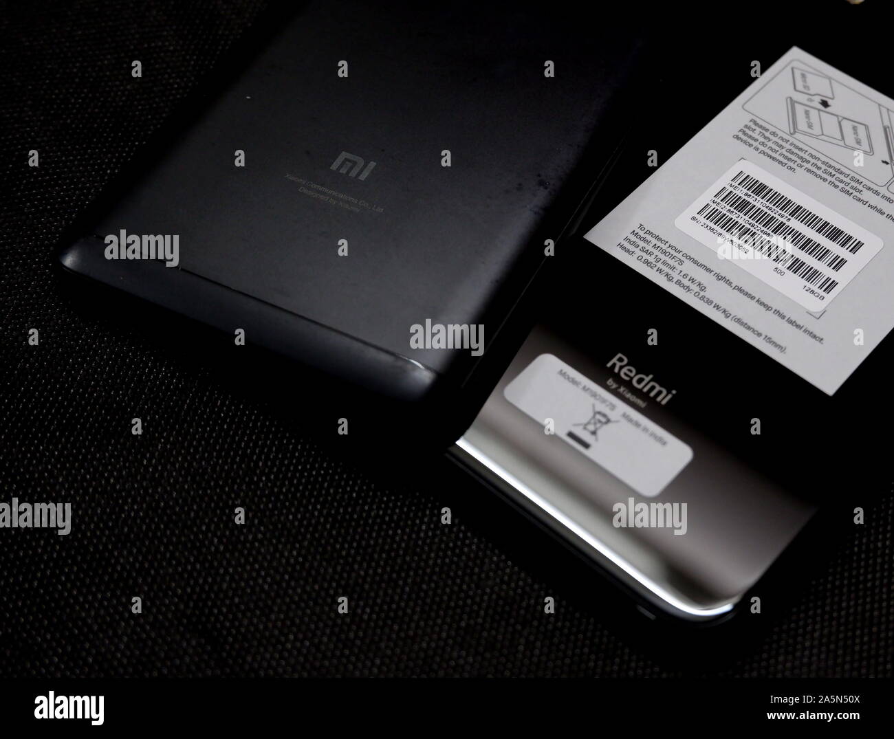 India. Xxi oct, 2019. Redmi telefoni cellulari visto su Display.Compared al Redmi nota 7, il Redmi Nota 7 Pro porta un lieve aggiornamento interno entro un telaio simile. Uno dei cambiamenti più significativi è il passaggio verso un 48MP Sony IMX586 sensore in luogo della Samsung sensore utilizzato nel suo predecessore. Credito: SOPA Immagini limitata/Alamy Live News Foto Stock