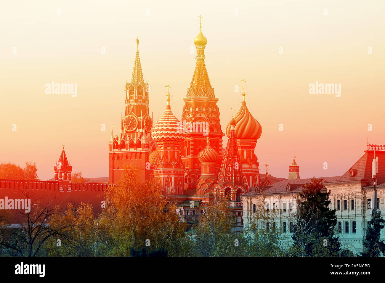 Foto paesaggio luminoso autunno del Cremlino di Mosca in occidente Foto Stock