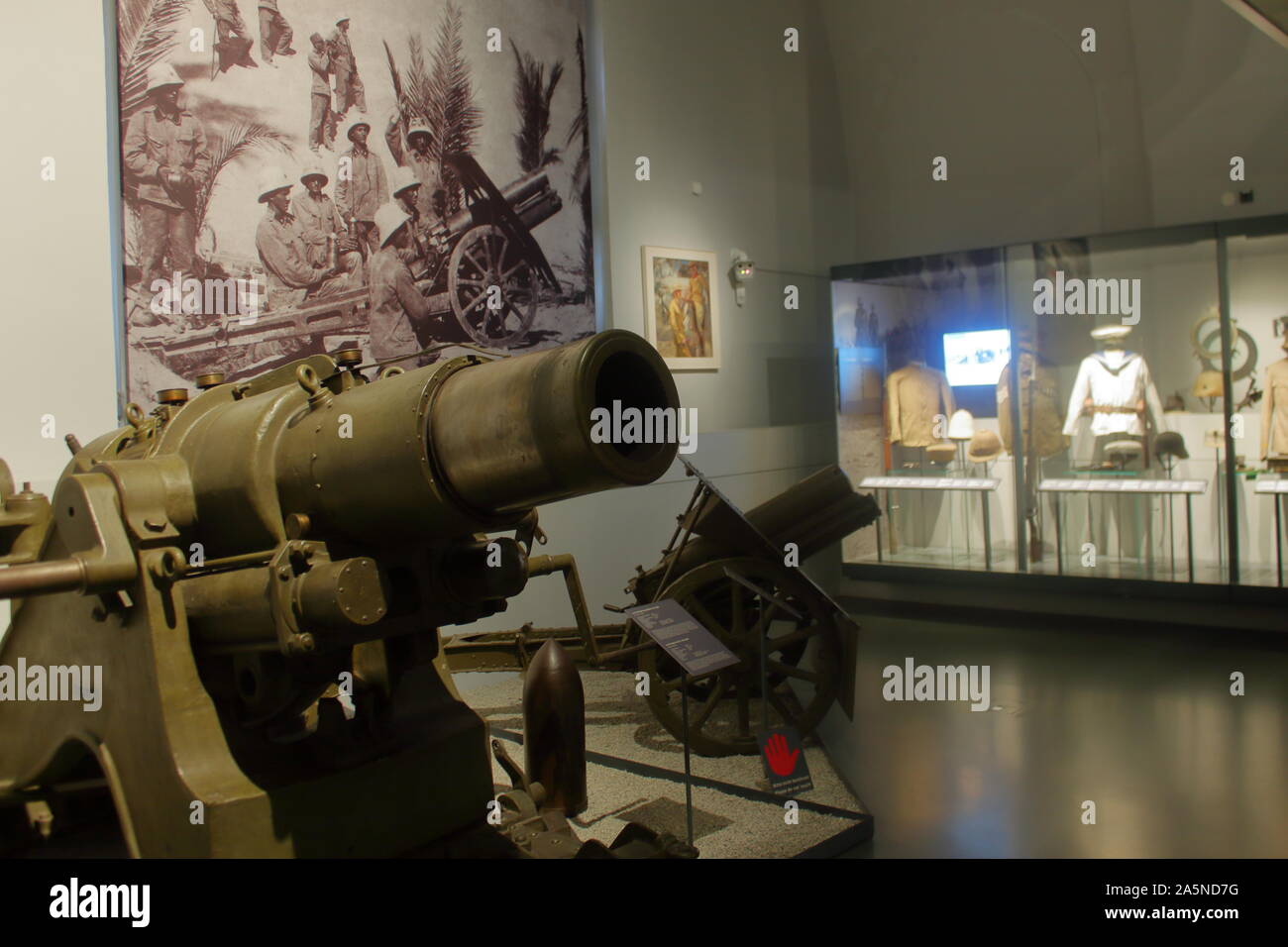 Ww2 artiglieria pesante esposti al museo di storia militare di Vienna Foto Stock