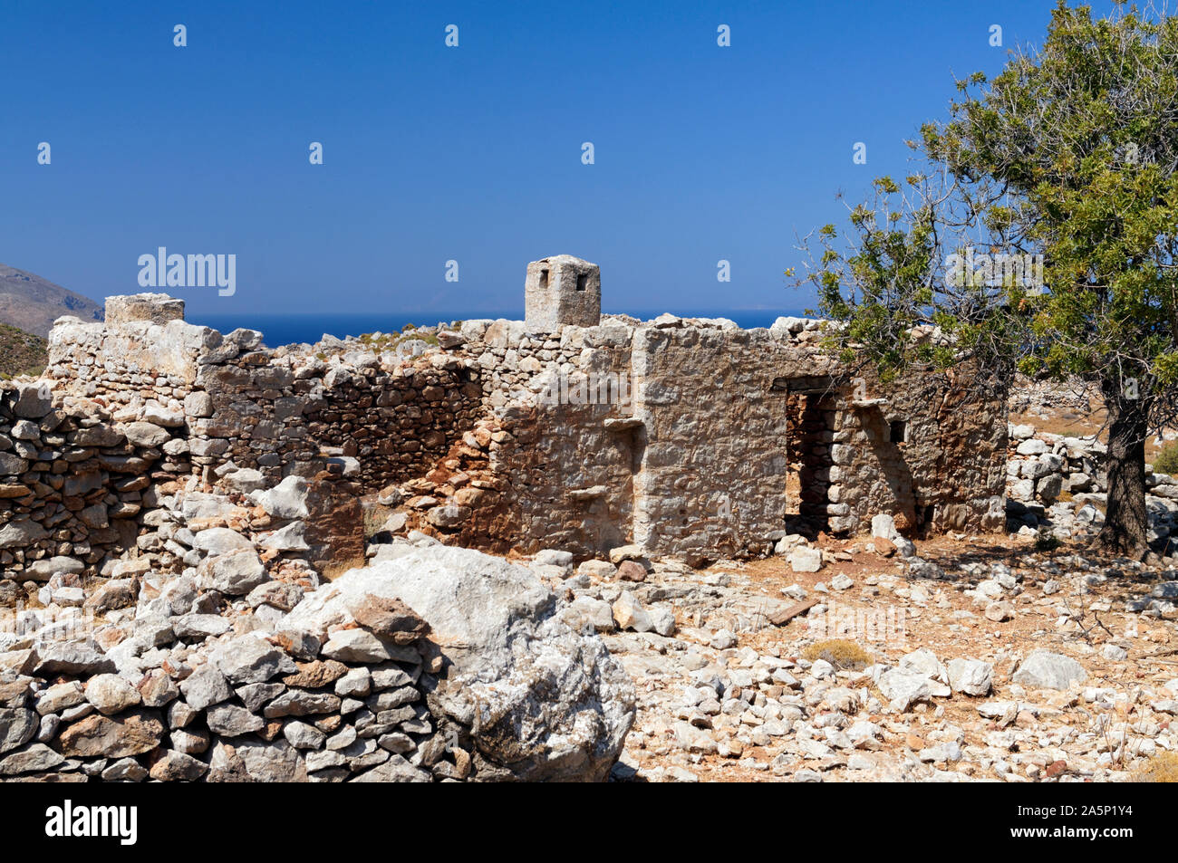 Il maso frutticolo un abbandonato edificio rurale vicino a Gera, Tilos, isole Dodecanesi, Egeo Meridionale, Grecia. Foto Stock