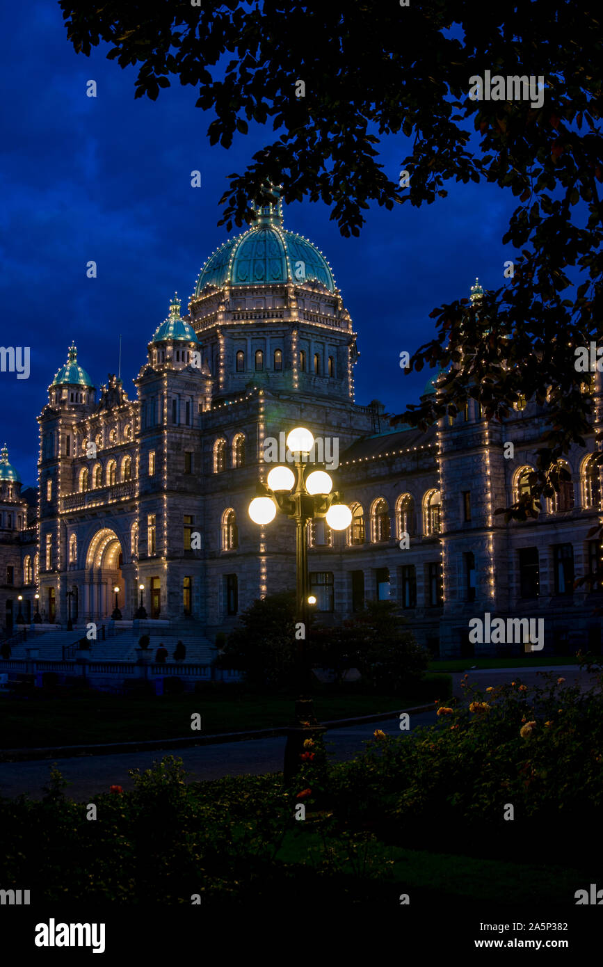 Victoria, British Columbia, Canada. Il palazzo del parlamento di notte. Foto Stock