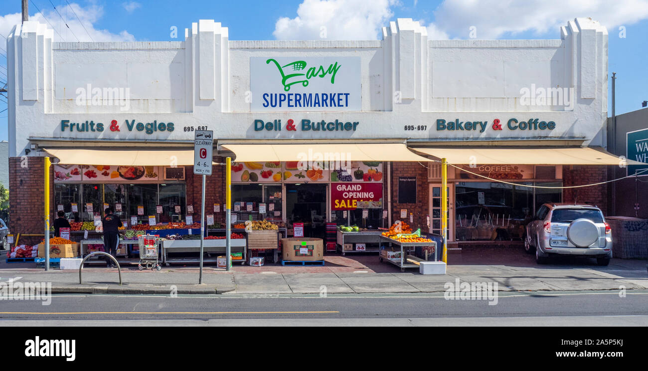 Supermercato di frutta e verdura drogheria, deli e Macellaio e panificio e cafe su Sydney Road Brunswick Melbourne Victoria Australia Foto Stock