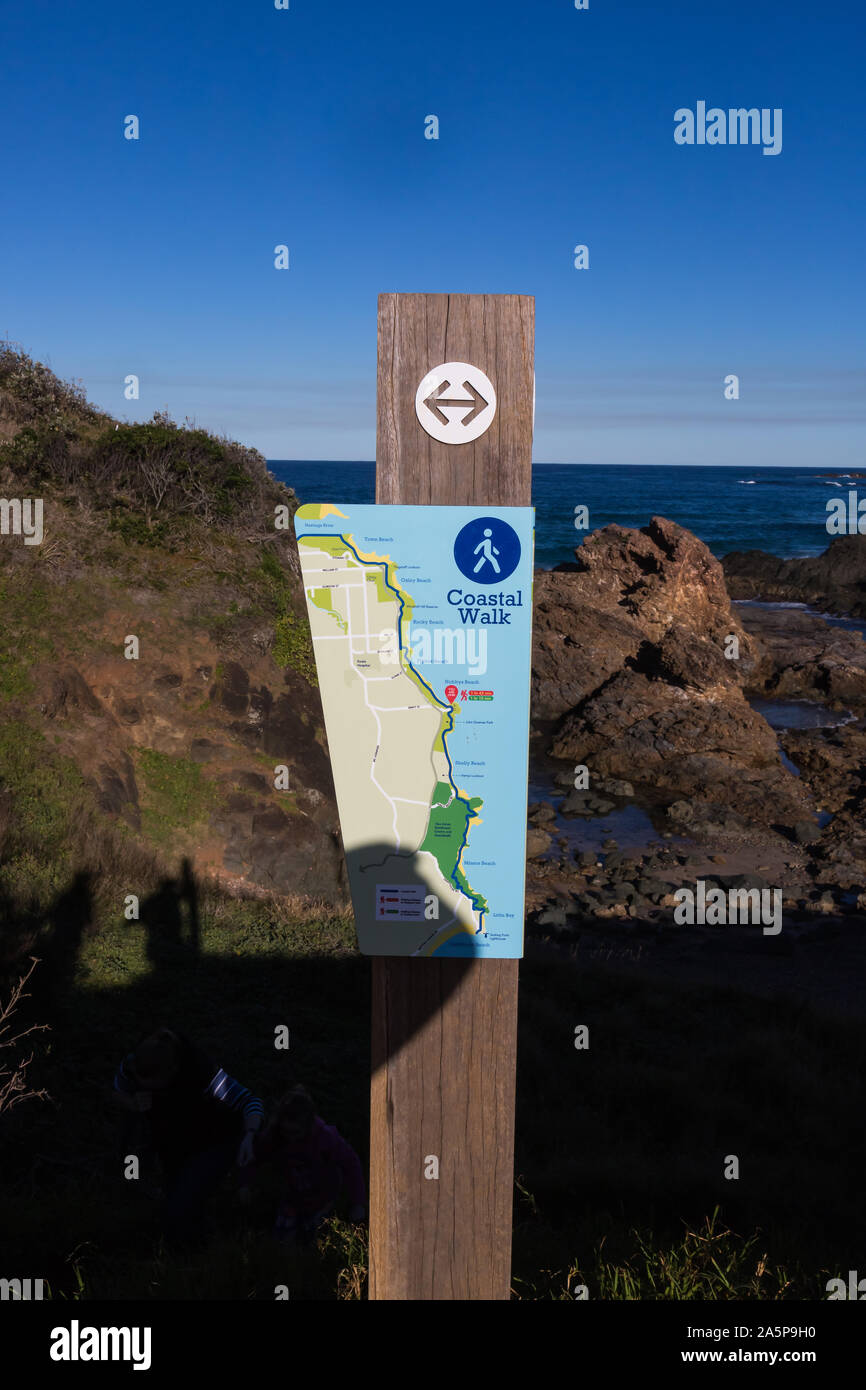 Nobbys Beach, Port Macquarie, un cane locale friendly spiaggia. Spiaggia segnaletica mostra costale a piedi. Foto Stock
