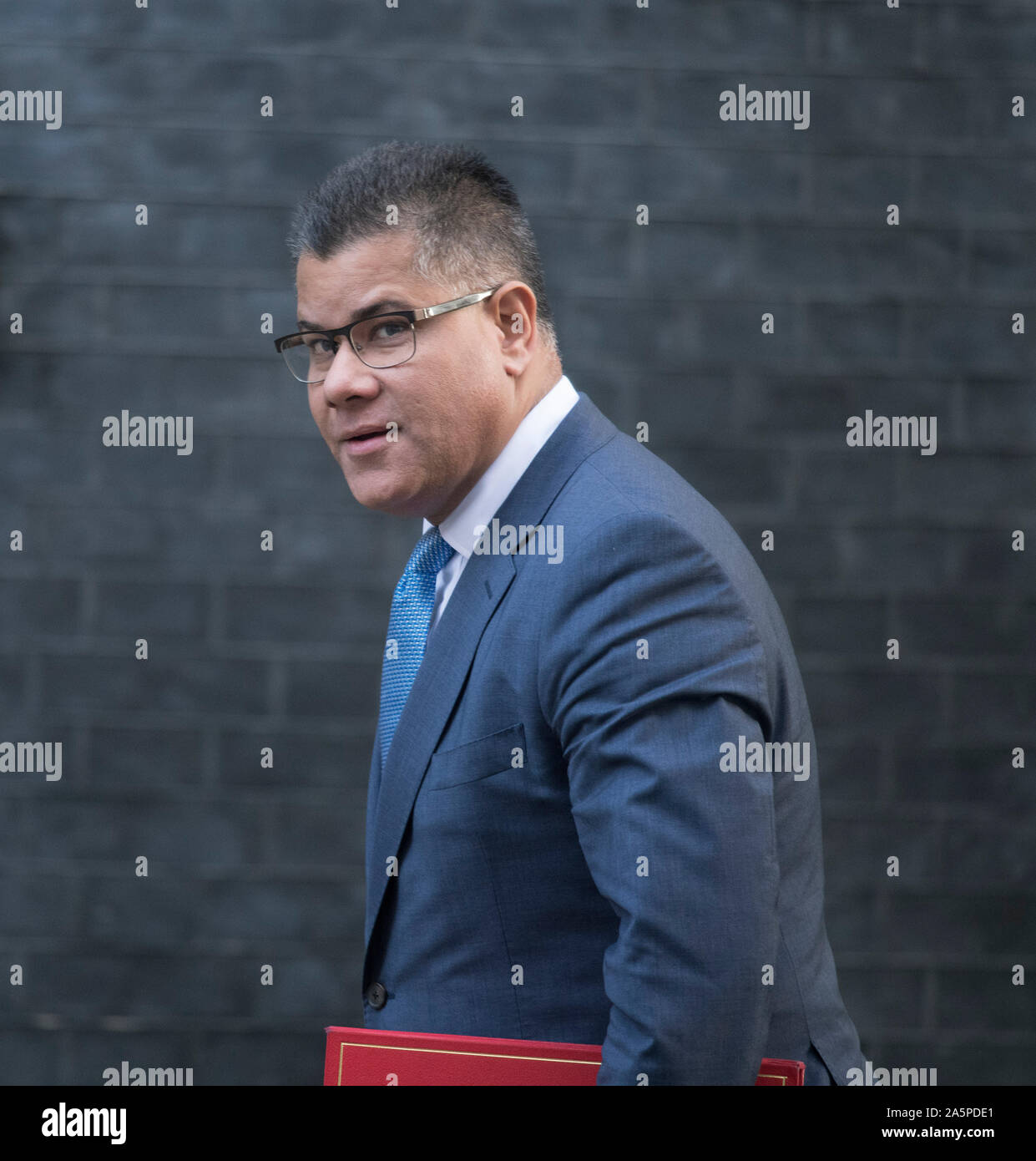 A Downing Street, Londra, Regno Unito. Il 22 ottobre 2019. Alok Sharma, Segretario di Stato per lo Sviluppo Internazionale, Sviluppo Internazionale segretario a Downing Street. Credito: Malcolm Park/Alamy Live News. Foto Stock