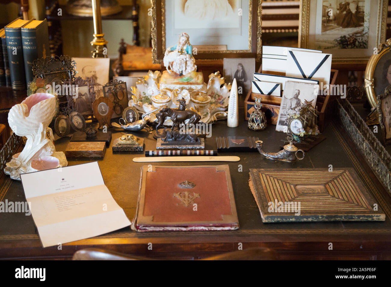 La regina Victoria la scrivania, Osborne House, Cowes, Isle of Wight, Regno Unito Foto Stock
