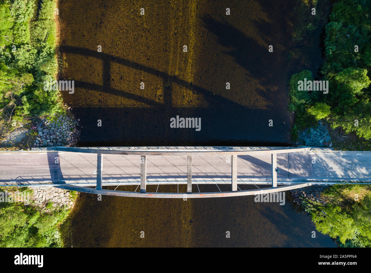 Vista aerea del ponte sul fiume Foto Stock