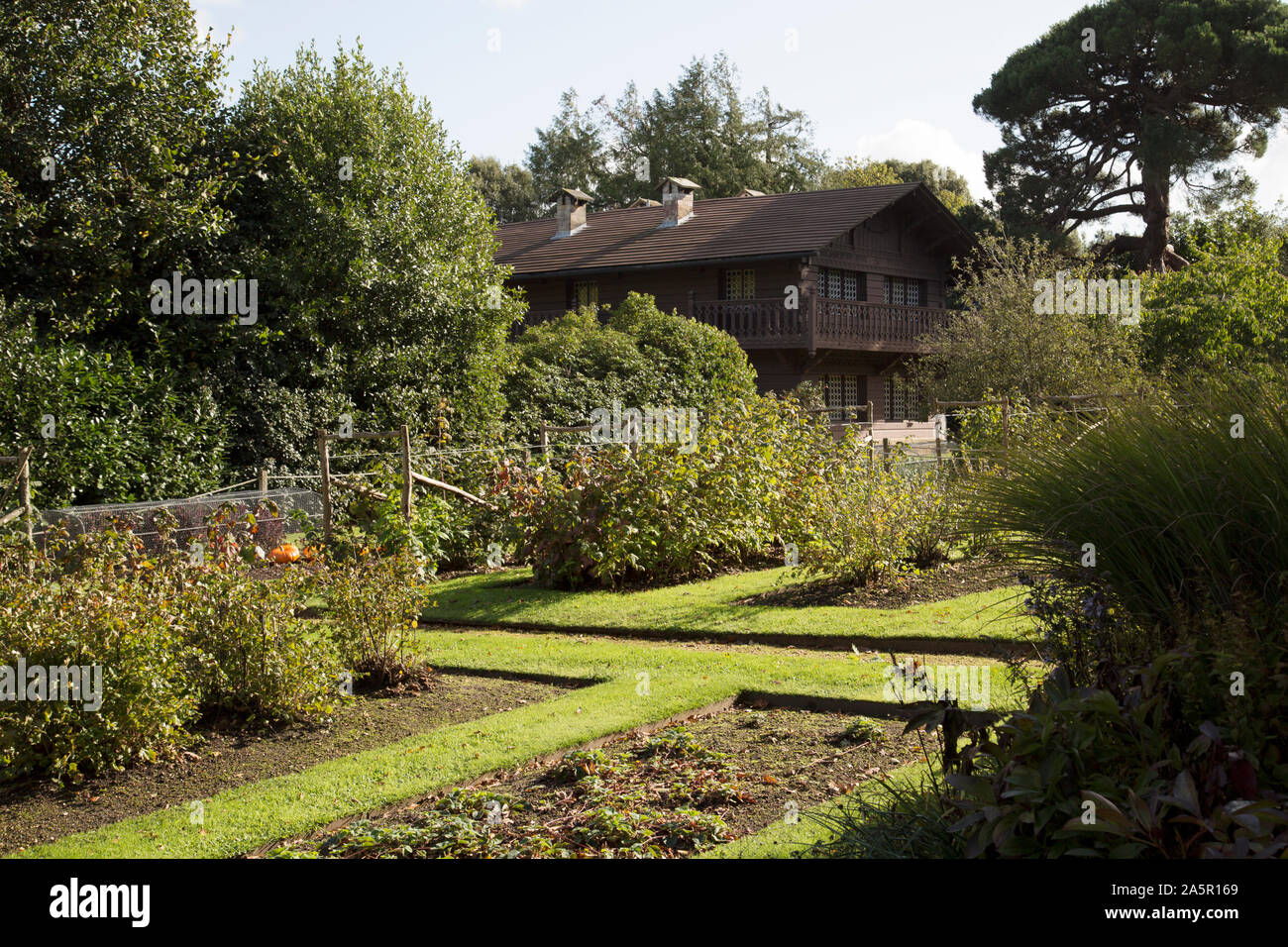Swiss Cottage e orto, Osborne House, Queen Victoria residence in East Cowes, Isle of Wight, Regno Unito. Foto Stock