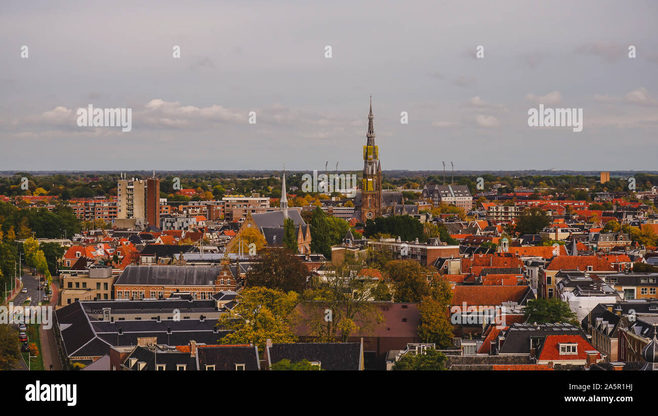 19 ottobre 2019 : Leeuwarden il capitale della provincia della Frisia, Paesi Bassi, vista dal famoso pendente Torre Oldehove Foto Stock
