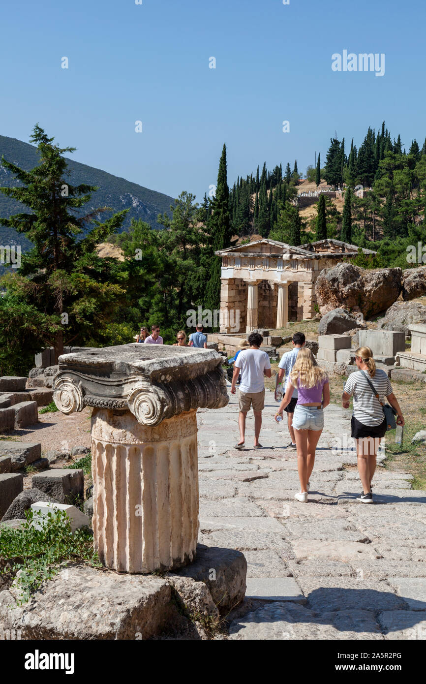 Il Tesoro degli Atenesi, Delphi, Grecia Foto Stock