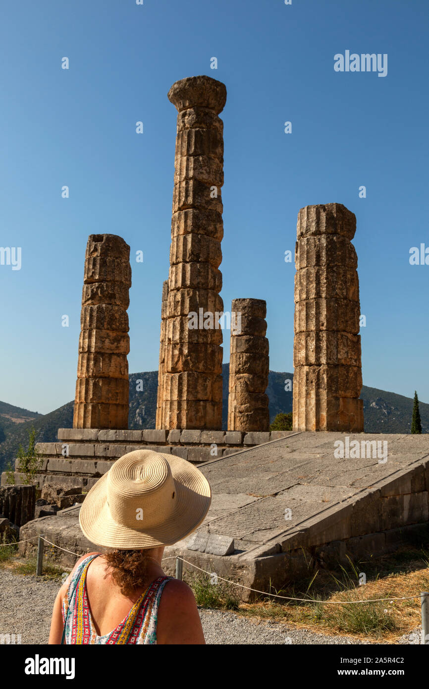 Il Tempio di Apollo, a Delfi, Grecia Foto Stock