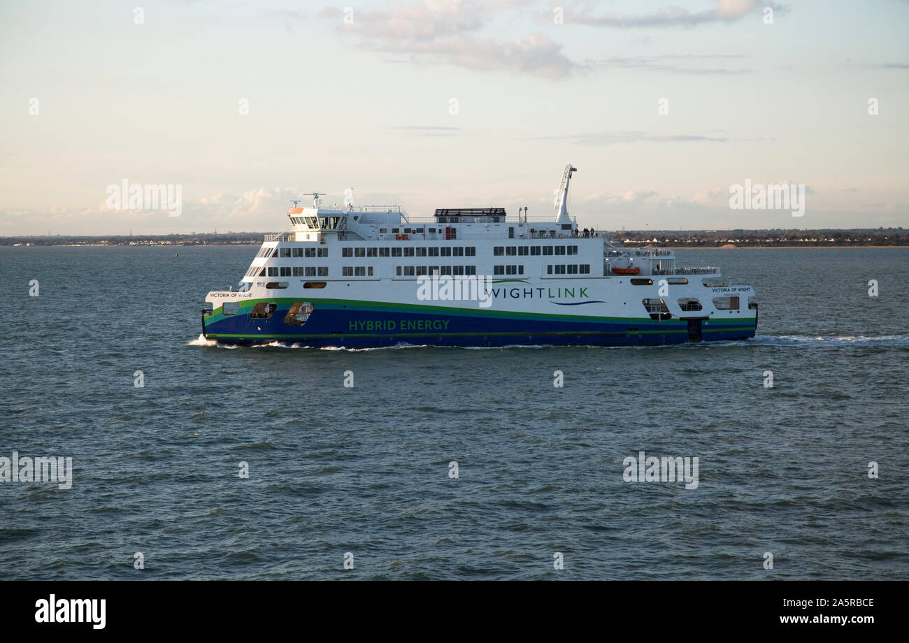 Victoria di Wight il primo ibrido traghetto energia in Inghilterra su Solent un tratto di acqua tra Portsmouth, Isle of Wight, Regno Unito Foto Stock