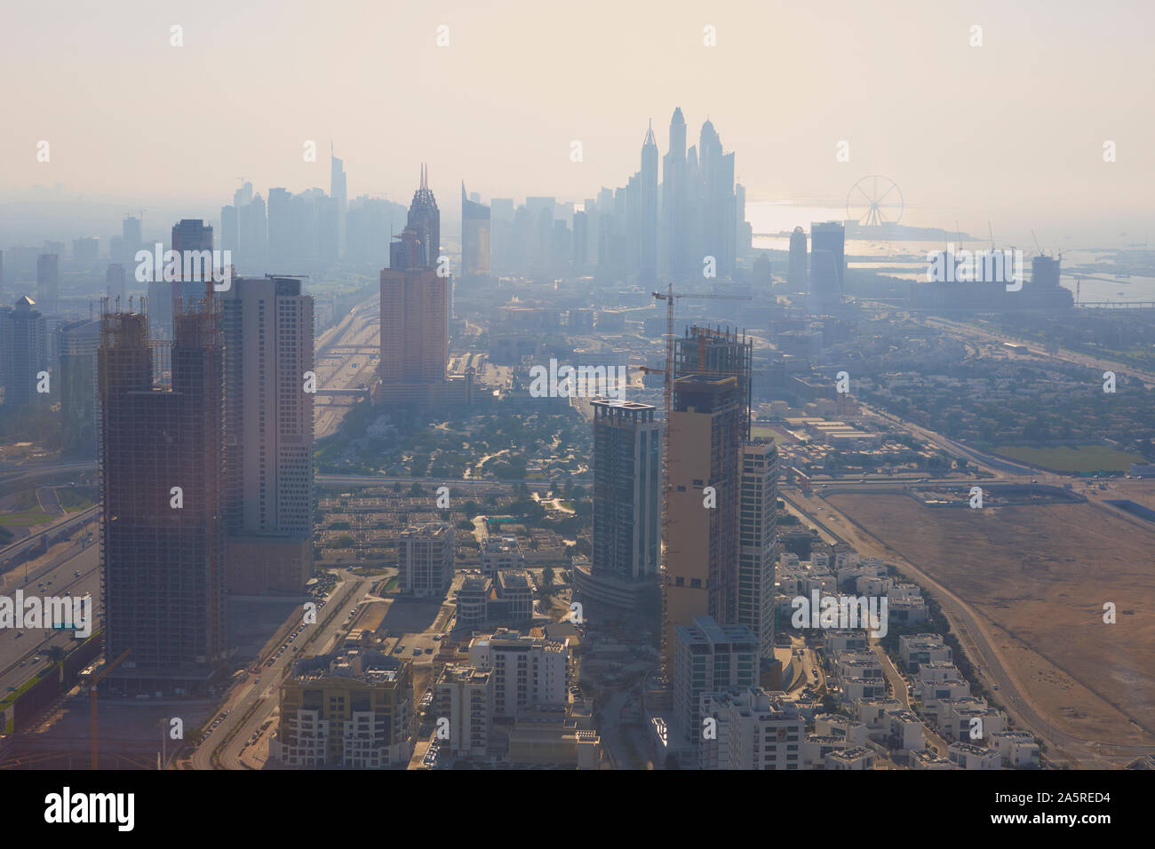 Vista aerea della città dall'elicottero, Dubai, Emirati Arabi Uniti Foto Stock