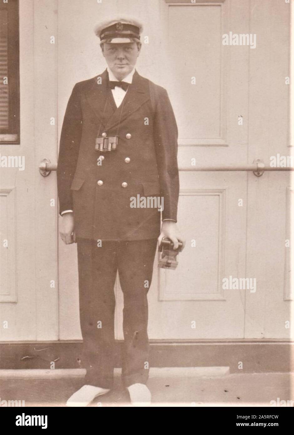 Winston Churchill bere a bordo della nave, 1912 Foto Stock