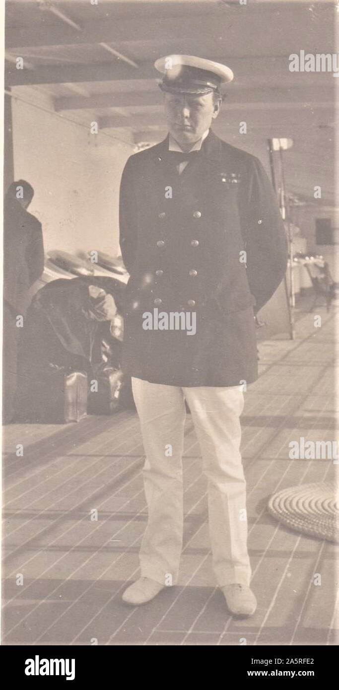 Winston Churchill bere a bordo della nave, 1912 Foto Stock