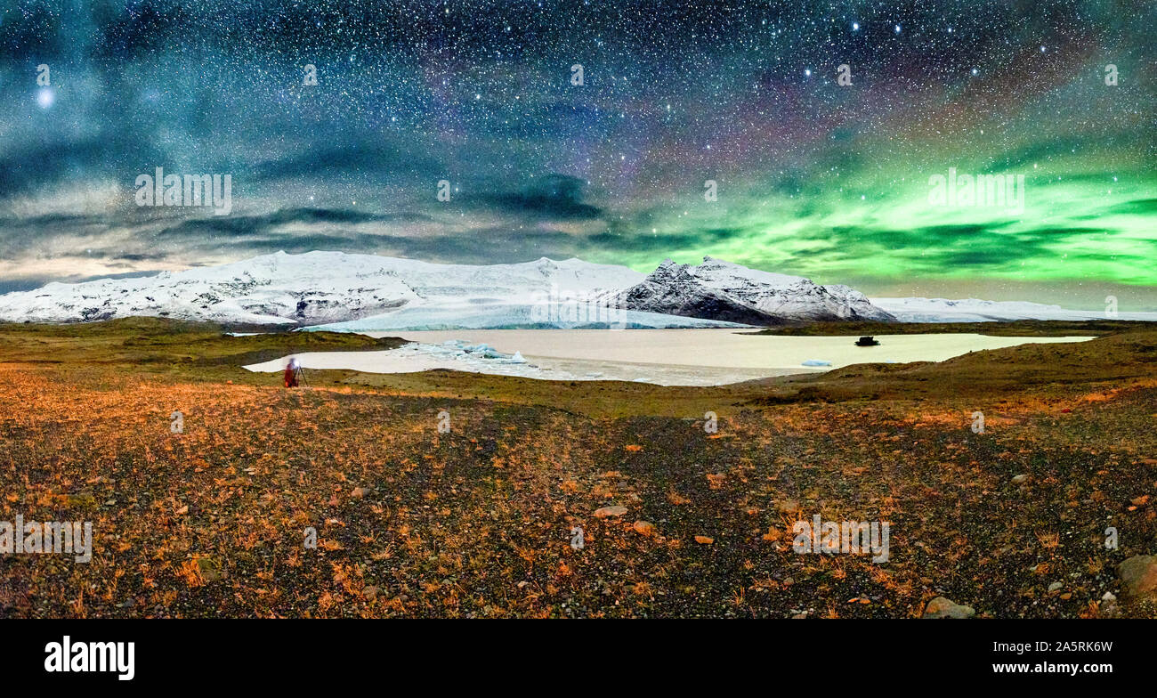 Via Lattea e Aurora Boreale, Fjallsarlon, Vatnajokull National Park, Islanda Foto Stock
