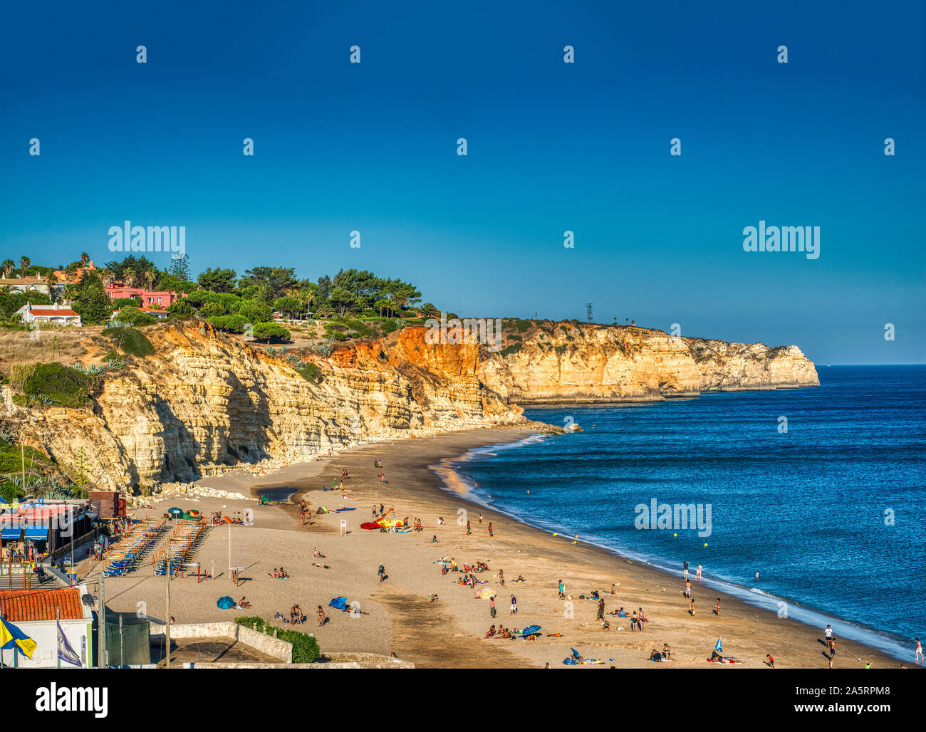 Un accogliente spiaggia al di fuori di Lagos denominata Praia de Porto Mos Foto Stock