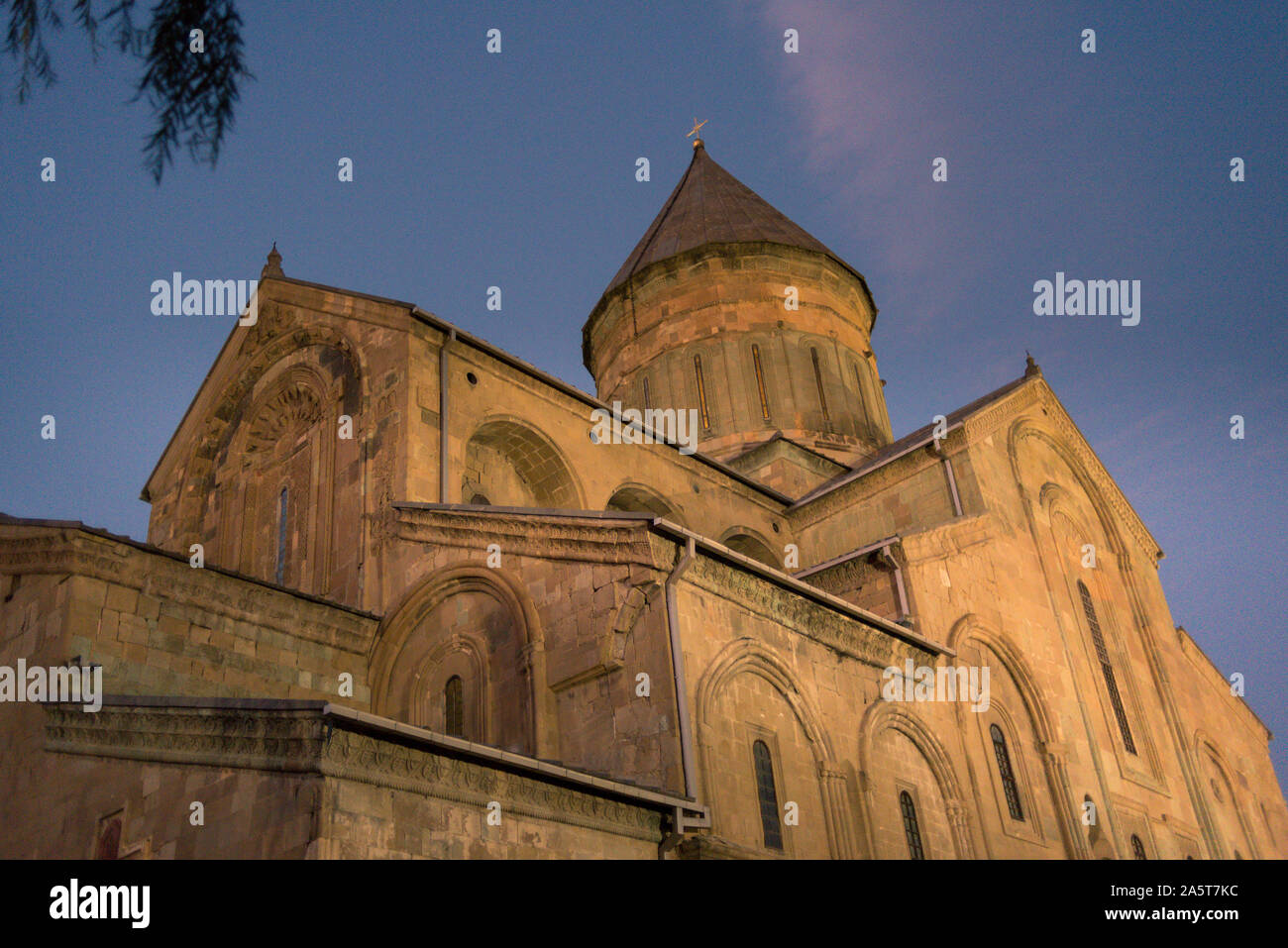 Cattedrale di Svetitskhoveli di notte tempo, Georgia Foto Stock