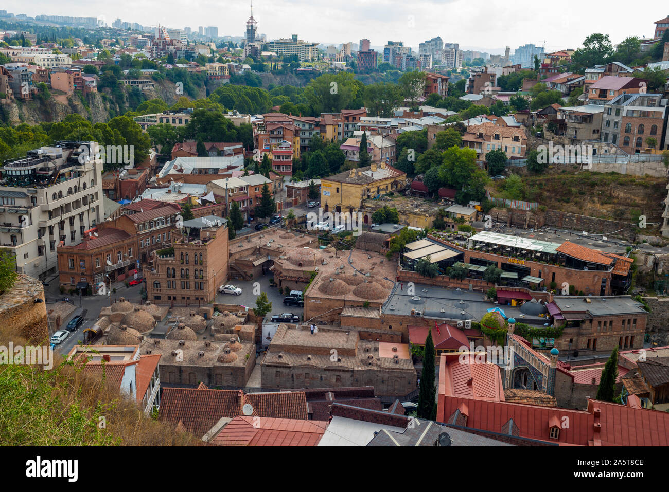 Vista dall'alto su Tbilisi città vecchia, Georgia Foto Stock