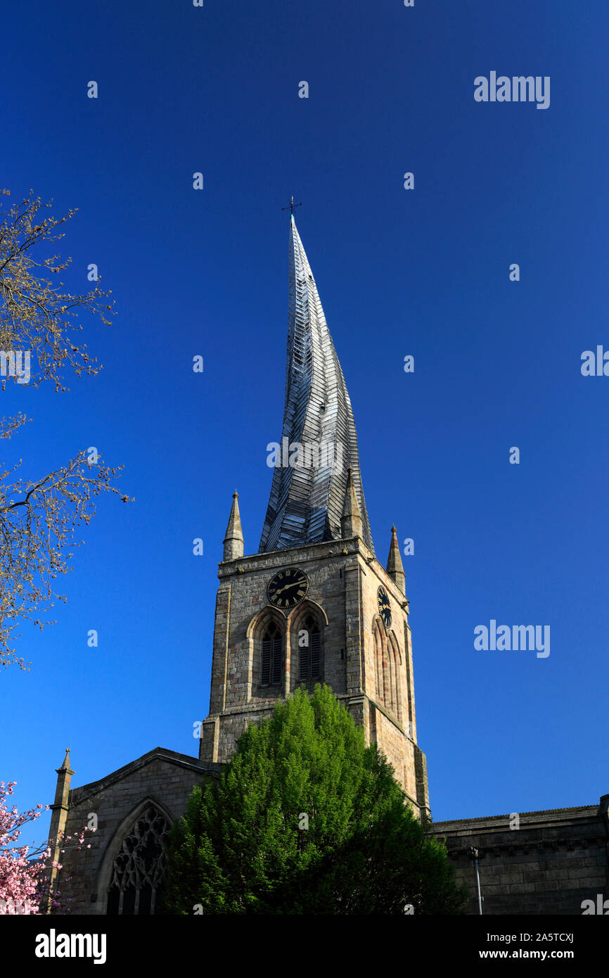 La Guglia storta di Santa Maria e Chiesa di tutti i santi, Chesterfield città mercato, Derbyshire, England, Regno Unito Foto Stock