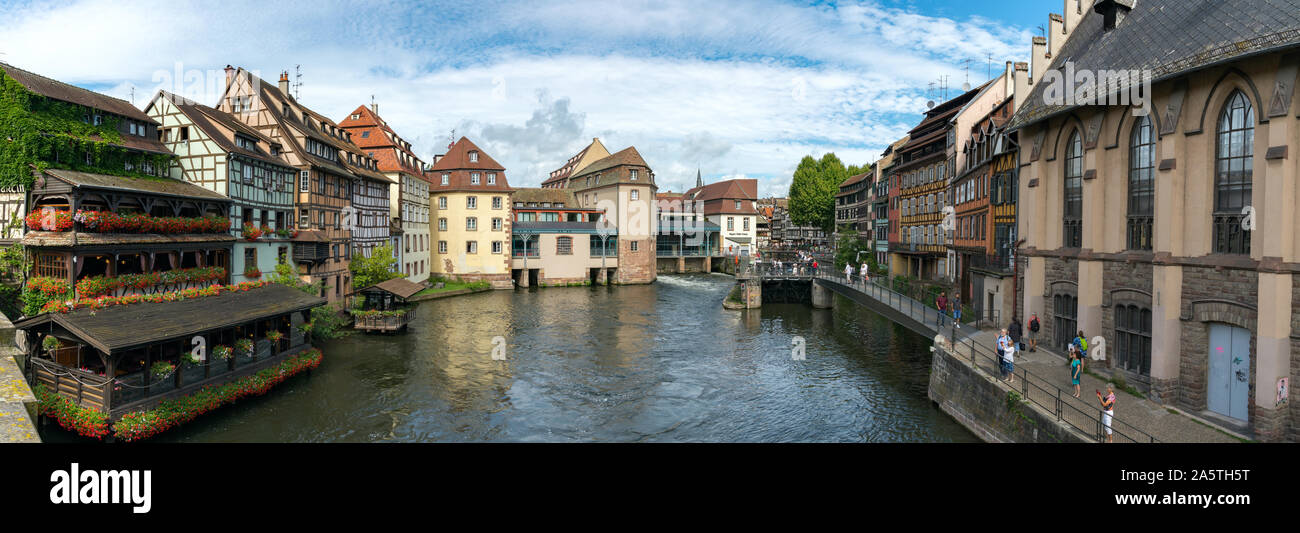 Strasburgo, Bas-Rhin / Francia - 10 agosto 2019: il centro storico e la Petite France quartiere di Strasburgo Foto Stock