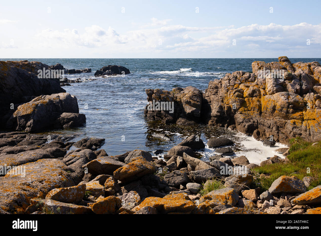 Esclusiva costa rocciosa sull isola di Bornholm, perla del Mar Baltico Foto Stock