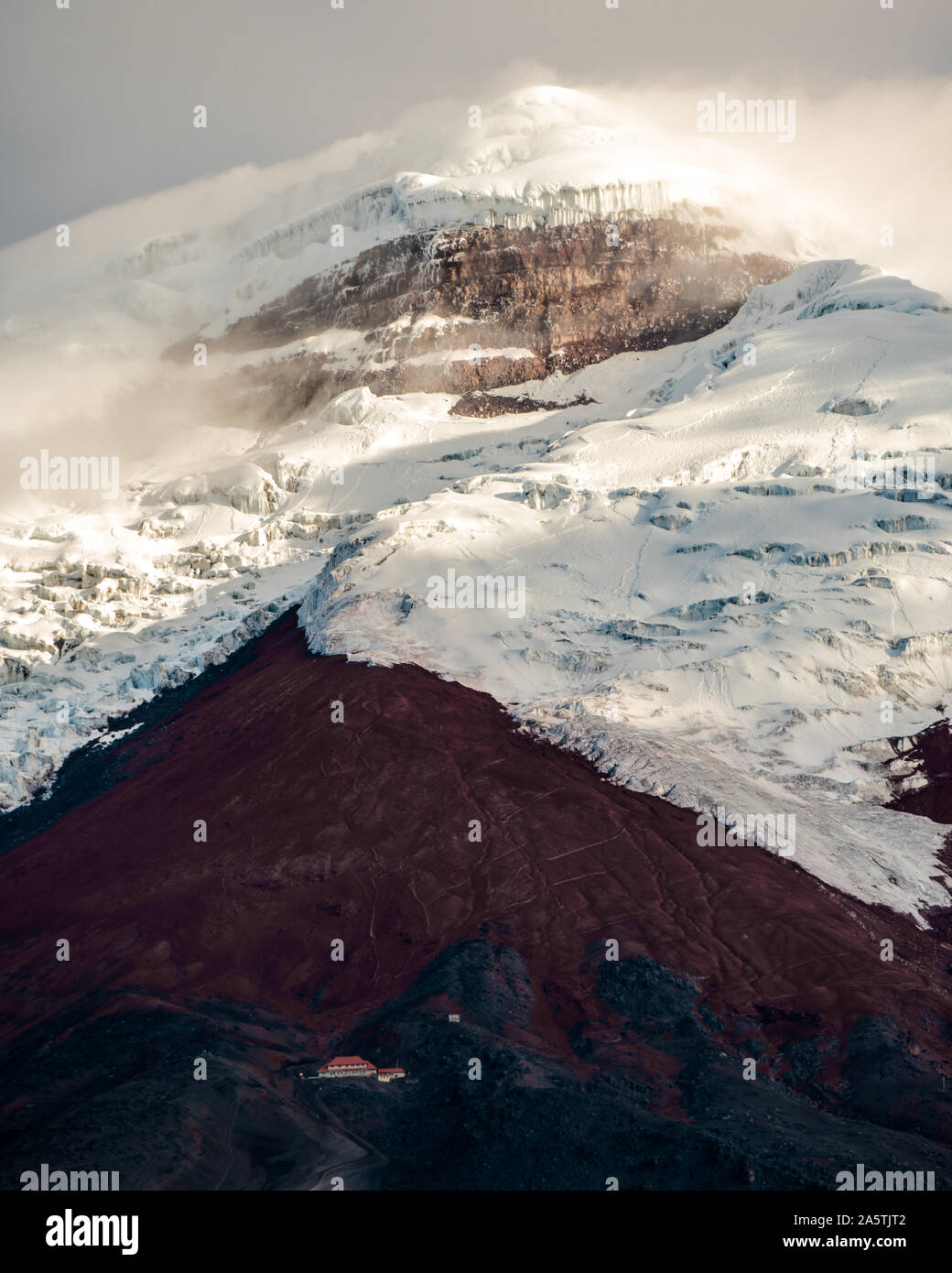 Volcan con nieve, volcan cotopaxi Foto Stock