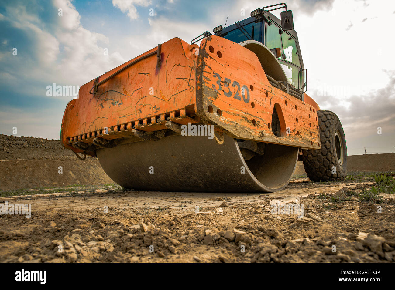 Macchina per soMachine per il consolidamento del terreno nel terreno durante il lavoro Foto Stock