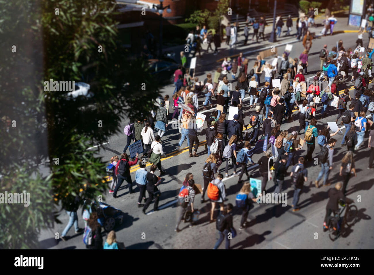 La folla marciando al clima globale sciopero Foto Stock