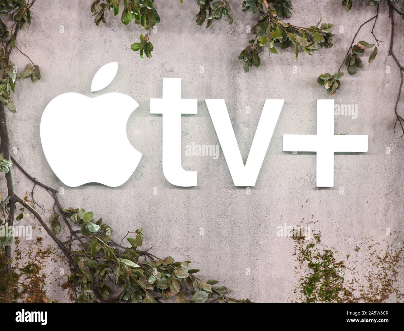 Ottobre 21, 2019, Westwood, CALIFORNIA, STATI UNITI D'AMERICA: Apple TV + Logo la Premiere mondiale di Apple TV+'s 'EE' (credito Immagine: © Billy Bennight/ZUMA filo) Foto Stock