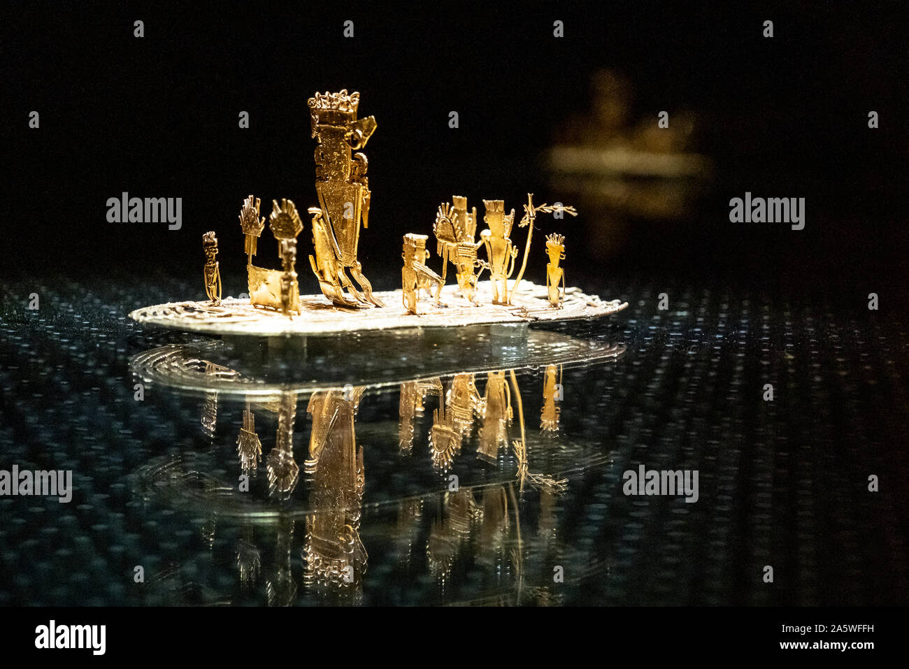 L'offerta una zattera o La Balsa de la ofrenda, precolombiana goldwork raccolta, Museo dell'oro, Museo del Oro, Bogotà, Colombia, America Foto Stock