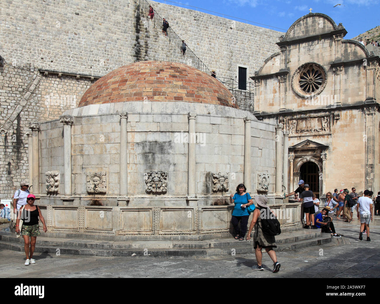 Croazia, Dubrovnik, città vecchia, grande Onofrio fontana, la chiesa di San Salvatore, Foto Stock