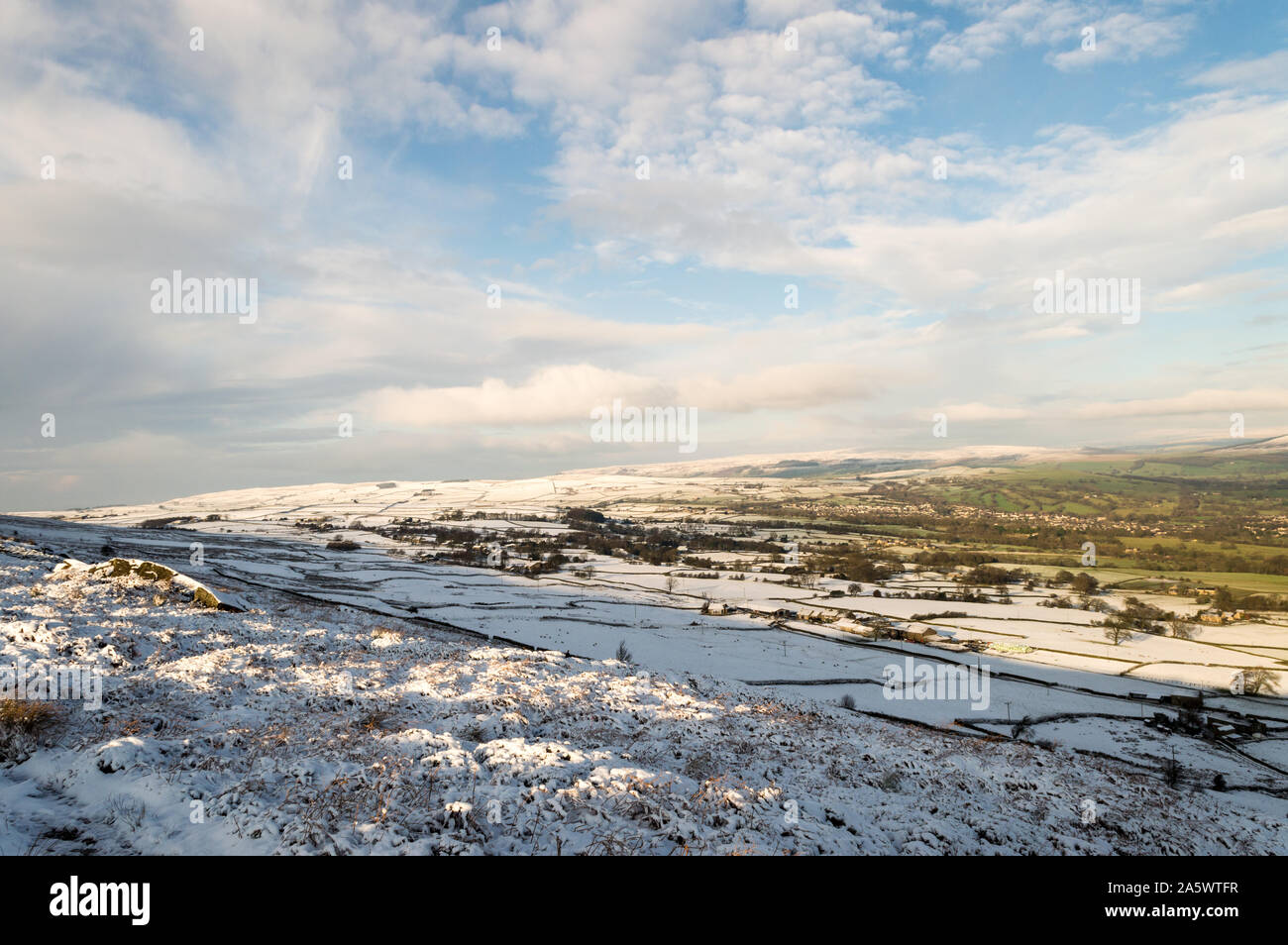 L'inverno arriva a Ilkley Moor. Yorkshire Foto Stock
