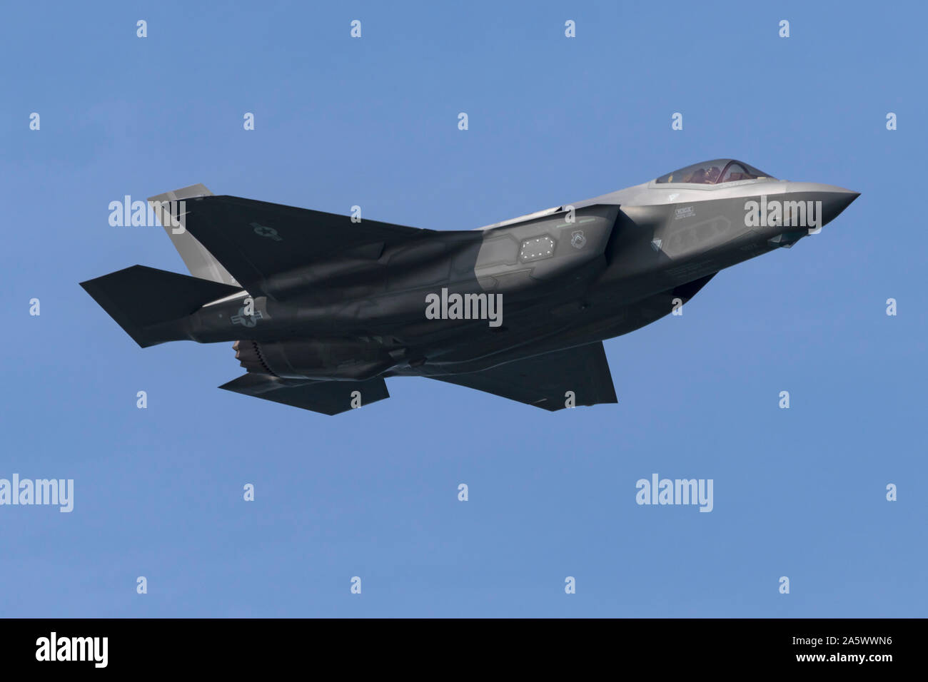 United States Air Force Lockheed Martin F-35 Lightning II fifth generation fighter in volo. Foto Stock